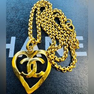 CHANEL VINTAGE HEART NECKLACE (LIVE SHOWING)